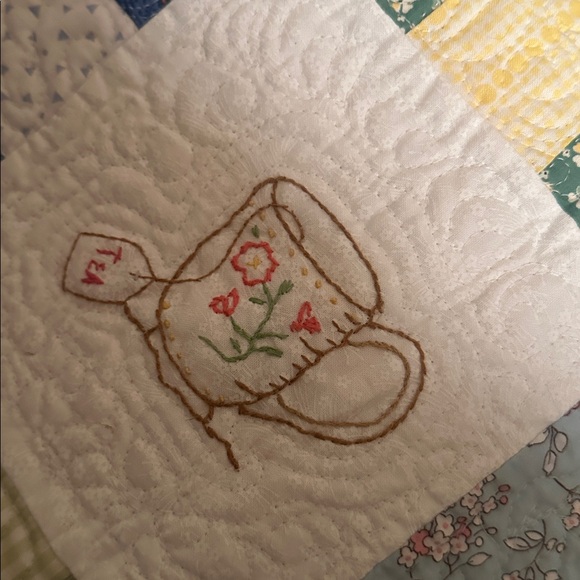 Beautiful all handmade large lap quilt. - Picture 8 of 10